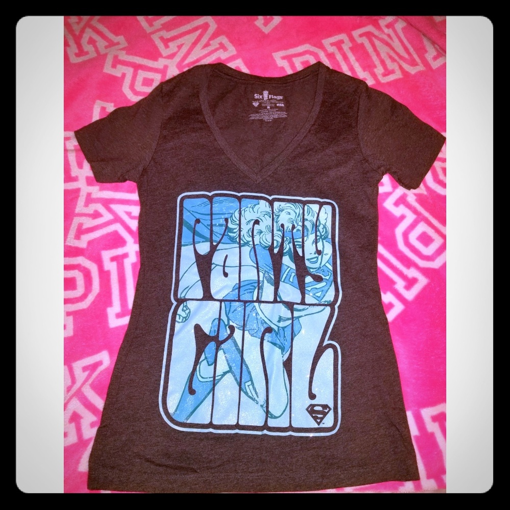 Cute Supergirl Graphic Tee Never Worn size M.